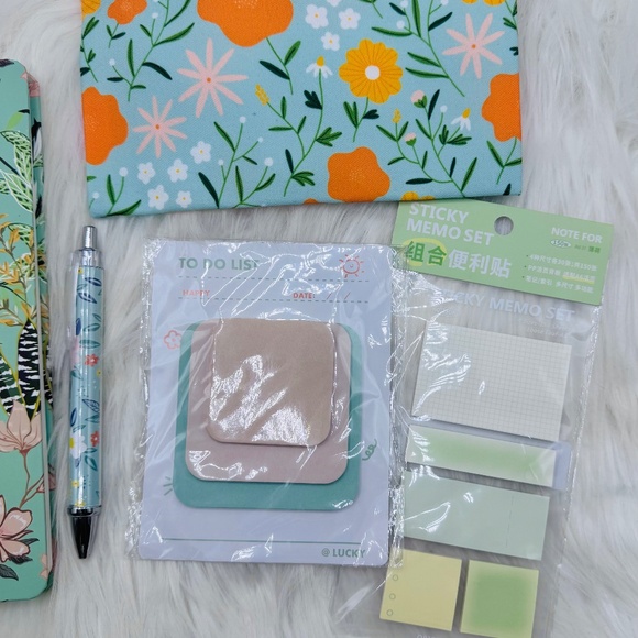 The Notebook Hardcover Floral Stationary Set Green Floral Theme - Picture 3 of 7